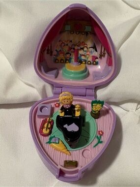 Polly Pocket Polly’s Perfect Paino Recital Ring Case, 1991 by Blue Bird
